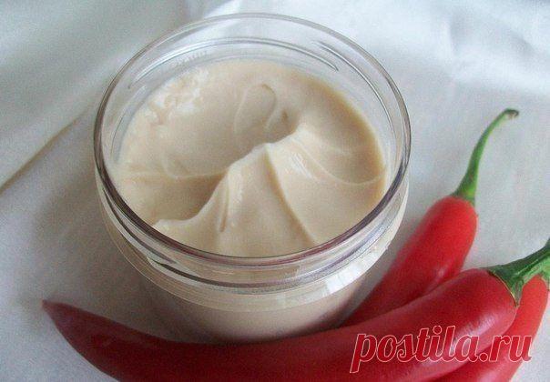 Маска – быстрый рост волос......-.1 столовая ложка аптечной настойки стручкового перца («перцовка»)
1 столовая ложка подогретого касторового масла
1 столовая ложка любого бальзама для волос.

Осторожно! Главное, чтобы перцовка не попала в глаза.