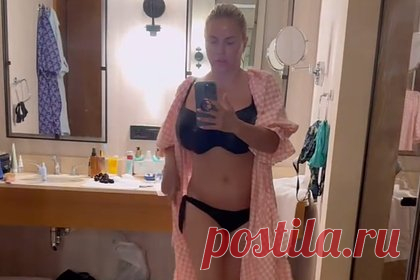 Анна Семенович показала фигуру в купальнике после похудения