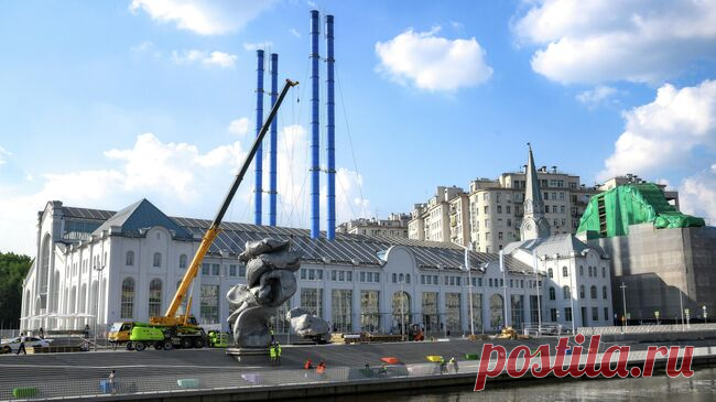 В центре Москвы демонтировали скульптуру "Большая глина No4"
