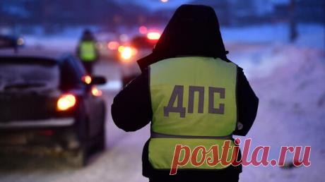 На трассе под Пензой столкнулись три машины, два человека погибли