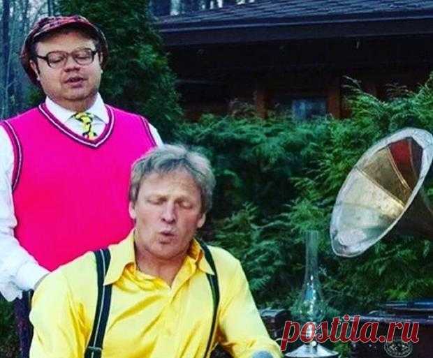 Команда КВН "Уездный город" и группа "Мальчишник": звезды 90-х на одном фото