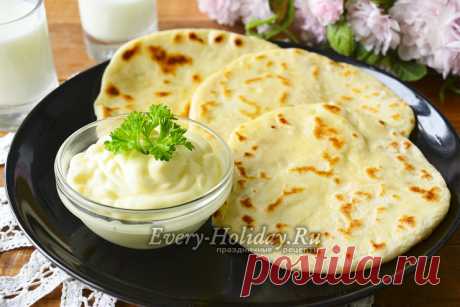 Лепёшки на кефире на сковороде с начинкой, рецепт с фото