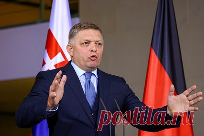 В Словакии заявили о желании иметь нормальные отношения с Россией. Словакия должна иметь нормальные отношения как с Украиной, так и с Россией, заявил в интервью изданию Teraz премьер-министр страны Роберт Фицо. Премьер Словакии пообещал сделать шаги к стандартизации отношений с Россией наравне с тем, как страна делает это с Украиной, передает издание его слова.