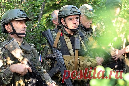 Евросоюз решил ввести санкции против «Царских волков» из России. В рамках 12-го пакета санкций ЕС решил ввести ограничения против ряда россиян. В их числе глава Росфинмониторинга Юрий Чиханчин и организации, которые в блоке называют частными военными компаниями или подразделениями волонтеров «Редут», «Андреевский крест», «Царские волки», «Конвой», «Факел», «Поток» и «РСБ-Групп».