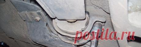 Сайлентблоки на Ланос – быстрая замена изношенных деталей Сайлентблоки на авто модели Ланос представляют собой шарниры, состоящие из двух металлических втулок, между которыми находится прочная резиновая прокладка. Регулярная замена этих элементов входит в число работ по обслуживанию автомобиля, поэтому ход выполнения этой операции стоит рассмотреть более подробно. 1 Как определить износ сайлентблоков? В процессе своей эксплуатации сайлентблоки поддаются постоянному износу....