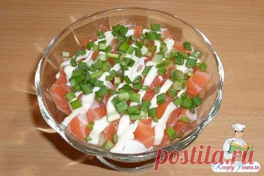 Салат с семгой, картофелем, яйцом, луком