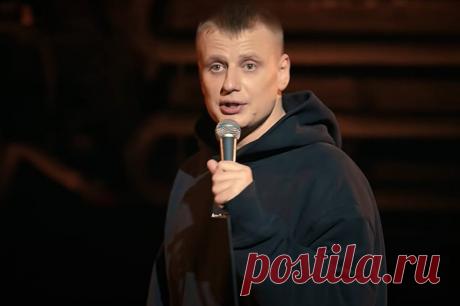 «Рога» Комиссаренко. Поддержавший Украину комик женился на вебкам-модели. Белорусский комик, сбежавший сначала из родной страны, а затем и из России, поддержал Украину. Но скитания счастья ему не принесли.