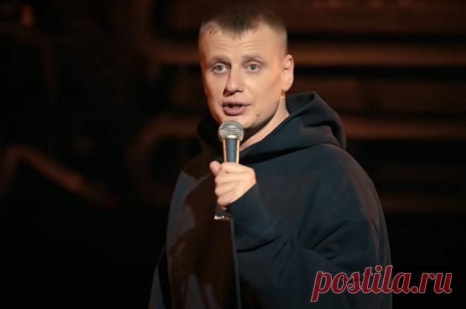 «Рога» Комиссаренко. Поддержавший Украину комик женился на вебкам-модели. Белорусский комик, сбежавший сначала из родной страны, а затем и из России, поддержал Украину. Но скитания счастья ему не принесли.