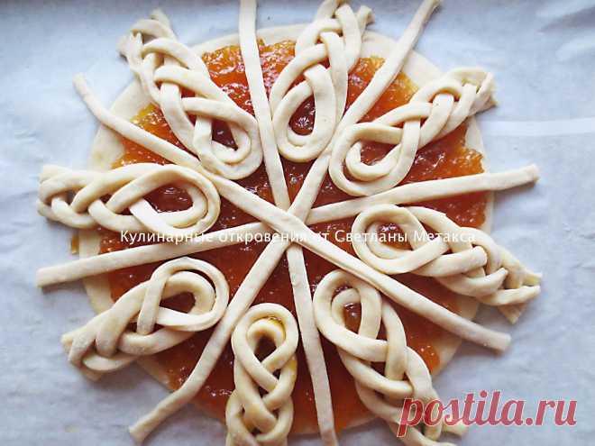 Пирог с абрикосовым джемом. Фигурная выпечка