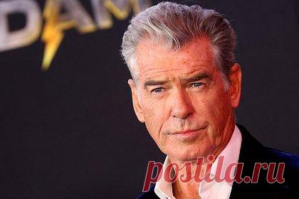 Пирс Броснан вспомнил о провальном прослушивании на роль Бэтмена. Ирландский актер Пирс Броснан вспомнил о провальном прослушивании на роль Бэтмена в фильме режиссера Тима Бертона. «Я помню, как сказал Тиму Бертону какую-то глупость вроде: "Знаешь, я не могу понять мужчину, который носит трусы поверх брюк". Но вот… лучший человек получил работу», — отметил Броснан.