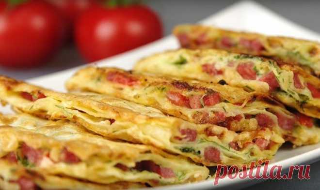 Вкусная закуска из лаваша Сохрани рецепт этой божественной вкуснятины!Ингредиенты:
Тонкий лаваш — 1 упаковкаПлавленый сыр — 200 гКолбаса — 250 гПомидоры — 200 гЧеснок — 1 зубчикУкроп — 50 гЯйца — 2 шт.Мука — 1,5 ч. л.Приготовление:1. Нарежьте колбасу и помидоры....
