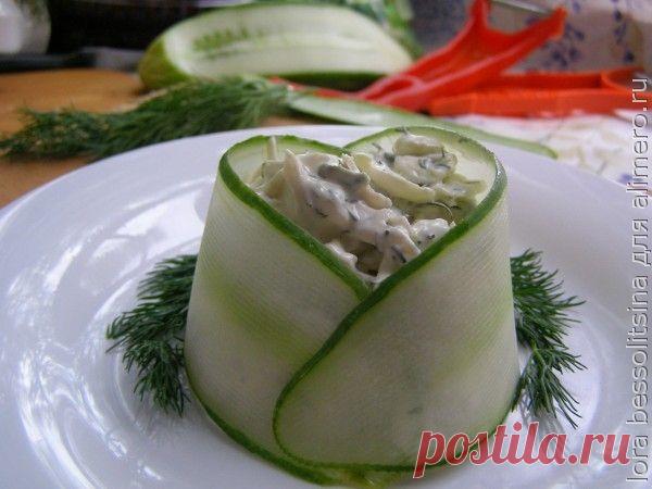 👌 Салат из капусты с сыром и огурцом, рецепты с фото Не знаю, как кто, но я в жару не могу есть ничего. Вот и стараюсь что-то такое придумать, чтобы и не тяжело было, и сытно. Этот салат – находка. Вроде, в нем ничего такого особенно...