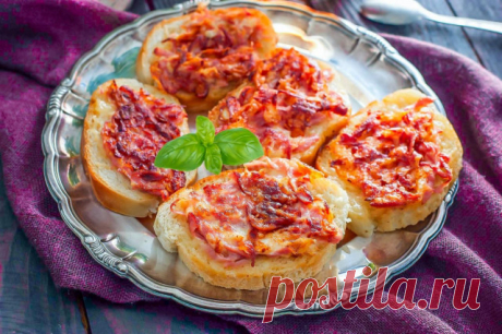 Жареные бутерброды с яйцом колбасой и сыром на сковороде рецепт с фото пошагово - 1000.menu
