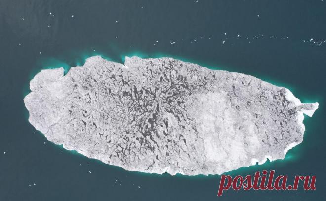 Географы рассказали, как в Арктике мог пропасть целый остров. Остров Месяцева представлял собой «слоистый пирог» из льда и илистых наслоений, лед расстаял в том числе под воздействием потепления, а остальное размыло волнами, сказали специалисты