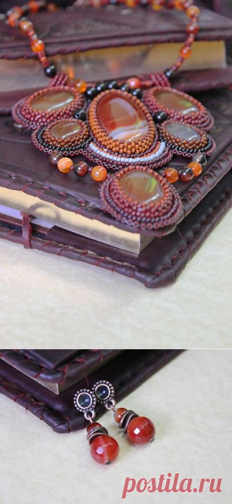 Pendant &amp;quot;Arkaim&amp;quot;
Аркаим - загадочный древний город, расположенный на территории России, считающийся ровесником египетских пирамид и древнего Вавилона. Аркаим считается местом силы и энергетическим центром земли. Считается, что в месте расположения Аркаима есть прямая связь с космосом. В Аркаиме есть горы Желания, Любви и Покаяния. В Аркаиме усиливаются все процессы в человеке, как плохое, так и хорошее. Люди учатся принимать друг друга такими, какие они есть.