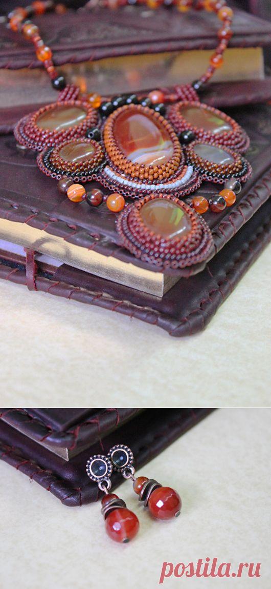 Pendant &quot;Arkaim&quot;
Аркаим - загадочный древний город, расположенный на территории России, считающийся ровесником египетских пирамид и древнего Вавилона. Аркаим считается местом силы и энергетическим центром земли. Считается, что в месте расположения Аркаима есть прямая связь с космосом. В Аркаиме есть горы Желания, Любви и Покаяния. В Аркаиме усиливаются все процессы в человеке, как плохое, так и хорошее. Люди учатся принимать друг друга такими, какие они есть.