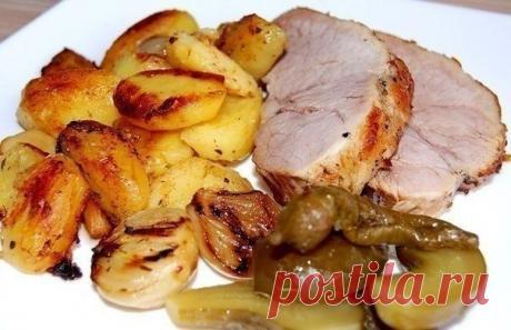 БУЖЕНИНА, ЗАПЕЧЕННАЯ В РУКАВЕ С ДЕРЕВЕНСКОЙ КАРТОШЕЧКОЙ