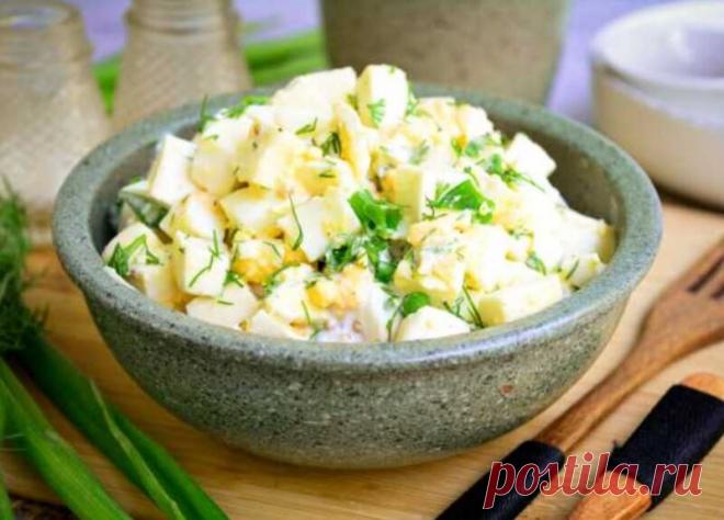 Салат С Моцареллой И Яйцом Салат с Моцареллой и яйцом очень вкусный и питательный салатик, готовится очень просто и быстро. Любителям сыра понравится.