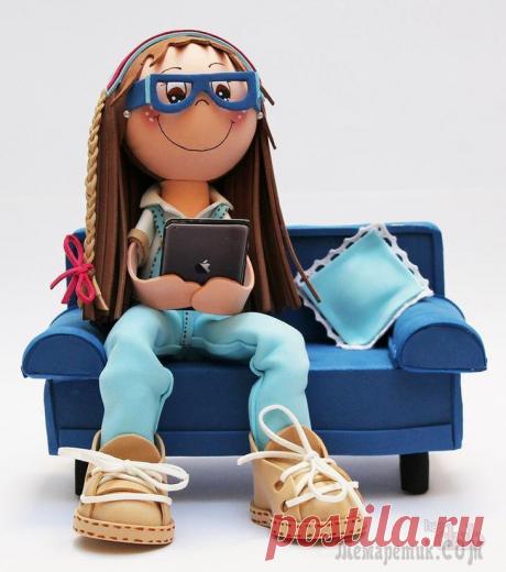 Куклы из фоамирана: выкройки, мастер класс В этой статье хотелось бы рассказать о такой разновидности рукоделия, как кукла из фоамирана.
Подобная кукла станет великолепным подарком не только ребёнку, но и взрослому, ведь она по-настоящему уник...