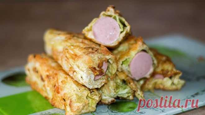 Капустные рулетики с сосисками - очень простая и вкусная закуска 
Очень простая и безхитростная закуска в виде рулетиков из пекинской капусты с сосисками. Приготовить ее дело 5 - 10 минут. В итоге получается быстрое и вкусное блюдо, можно даже сказать ленивые голуб…