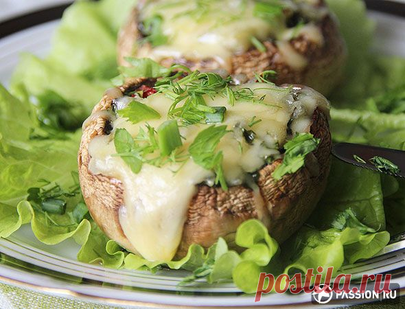 Грибы, фаршированные овощами.