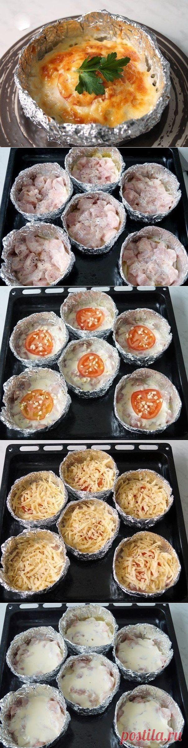 Куриное филе "Сюрприз"

Ингредиенты:

● Филе куриное 3 шт.
● Молоко 1 стакан
● Картофель средний 6 шт.
● Лук репчатый 1 шт.
● Помидор 2 шт.