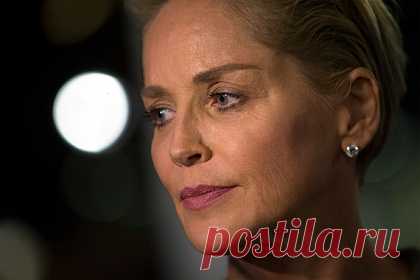 11-месячный племянник Шэрон Стоун умер после отказа всех органов. Скончался племянник голливудской актрисы Шэрон Стоун — 11-месячный Ривер Стоун. «Ривер Уильям Стоун. 8 сентября 2020 года — 30 августа 2021 года», — подписала она запись. В 2014 году ушел из жизни другой племянник артистки — 22-летний Колин Стоун. Он скончался от передозировки тяжелых наркотиков.