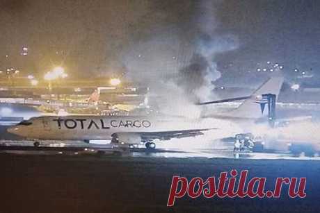 Boeing полностью сгорел после аварийной посадки и попал на видео
