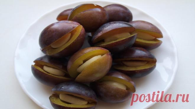 Маринованные сливы с чесноком рецепт - ochenvkusno.com