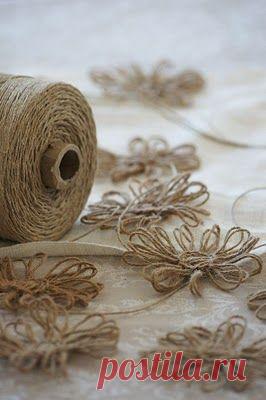 Цветы из джута.