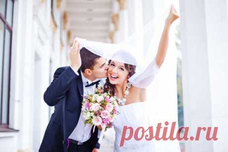 ВЫБОР СВАДЕБНОГО ПУТЕШЕСТВИЯ ПО ЗОДИАКУ  **Рак. Поскольку это домоседы, лучшее место  свадьбы - их собственный дом или что-то очень напоминающее их дом/обстановку. Раки ценят уют и вкусную еду - в ресторане с видом на озеро или море, декор в стиле загородного дома.