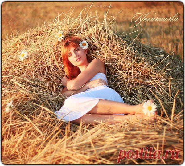 Август — месяц лёгкой печали,
Надо свыкнуться, скоро осень,