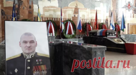 Церемония прощания с замглавкомом ВМФ Гудковым прошла в Подмосковье. На территории мемориала «Пантеон защитников Отечества» прошла церемония прощания с погибшим в Курской области дважды Героем России замглавкомом ВМФ генерал-майором Михаилом Гудковым. Читать далее