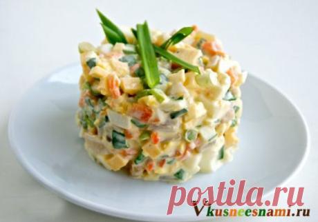 Легкий салат из кальмаров и яйцом