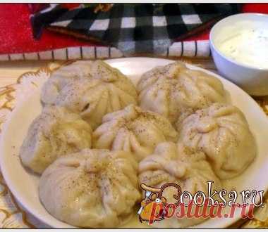 Хинкали #хинкали #кулинария #праздник #ужин #вкусно #рецепты Хинкали-одно из вкуснейших блюд грузинской кухни ( я готовлю с некоторыми отступлениями от классического рецепта).Это мешочки из крутого теста с островатой начинкой из мяса. самое вкусное в хинкали-мясной сок, который образуется при варке, внутри мешочков из теста. Едят хинкали руками,откусывая кусочек теста сбоку, выпивая сок, затем едят тесто и мясную начинку,верхушку(узелок) не едят, она остается жестковатой. Свинина (жирноватая)…