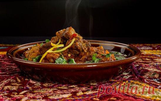 ИНДИЙСКОЕ - ВИНДАЛУ                                                                                                                                                                                                                                                                Первоначально виндалу готовилось из свинины, но как только оно начало набирать популярность среди других стран, люди начали использовать различные виды мяса, такие как баранину, птицу, говядину и даже рыбу.