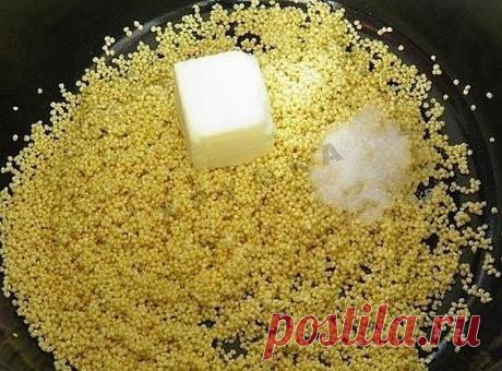 Рецепт приготовления пшена
Теперь пшено готовлю только так! Таким способом оно получается рассыпчатым, нежным, тает во рту,!!!
Ингредиенты
1 стакан пшенной крупы
3 стакана воды
50 г сливочного масла
сахар
соль
Секрет № 1. Крупа имеет масла и пыль, которые оседают в выемках каждой крупинки и склеивают крупинки при варке. Наша задача избавиться от этих масел и крупяной пыли. Как же это сделать? Нужно промыть крупу кипятком. Как делаю я? Насыпаю 1 стакан крупы в кастрюльку и ...