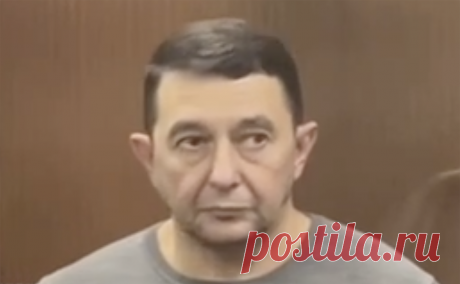 Суд арестовал топ-менеджера швейной фабрики «Русь» по делу Военторга. Мещанский суд Москвы отправил под стражу топ-менеджера дзержинской швейной фабрики «Русь» Дмитрия Громова по делу Военторга, сообщает пресс-служба судов общей юрисдикции Москвы.