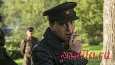 Безруков признался, что роль в "Обители" – одна из самых непростых в его карьере Самая ожидаемая премьера – историческая драма по мотивам романа Захара Прилепина "Обитель" – доступна для просмотра на медиаплатформе "Смотрим". Одну из главных ролей в сериале исполнил Сергей Безруков. Актер рассказал, почему роль начальника Соловецкого лагеря – одна из самых непростых в его карьере.