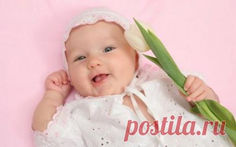 маленькая с тюльпанчиком