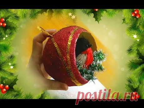 Снегирь в ёлочном шаре - YouTube