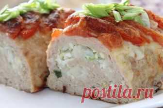 Куриный рулет с рисовой начинкой - отлично разнообразит повседневное и праздничное меню! Теперь у меня появилось еще одно любимое блюдо!