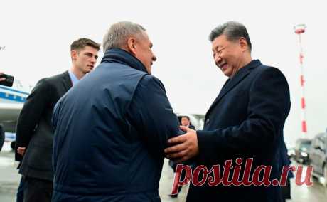 Глава Татарстана проводил Си Цзиньпина после саммита БРИКС. Глава Татарстана Рустам Минниханов проводил председателя Китая Си Цзиньпина в международном аэропорту Казани после саммита БРИКС, сообщила пресс-служба главы республики.