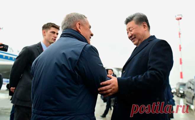 Глава Татарстана проводил Си Цзиньпина после саммита БРИКС. Глава Татарстана Рустам Минниханов проводил председателя Китая Си Цзиньпина в международном аэропорту Казани после саммита БРИКС, сообщила пресс-служба главы республики.