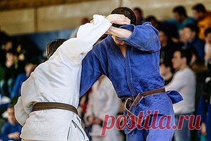 Тренер сборной Украины по дзюдо высказался о допуске россиян на чемпионат Европы. Главный тренер сборной Украины по дзюдо Виталий Дуброва высказался о допуске россиян на чемпионат Европы. Специалист обратил внимание на то, что многие европейские страны отказались выдавать россиянам визы для участия в турнирах. «К сожалению, Франция почему-то их допустила», — заявил он.