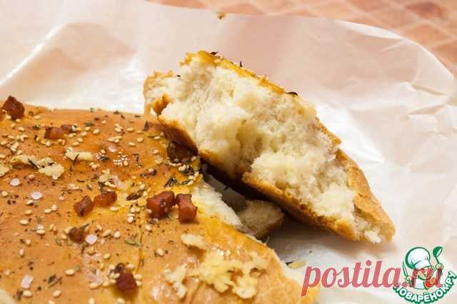 Быстрый хлеб за час с копченой грудинкой, зирой, орегано и чесноком.