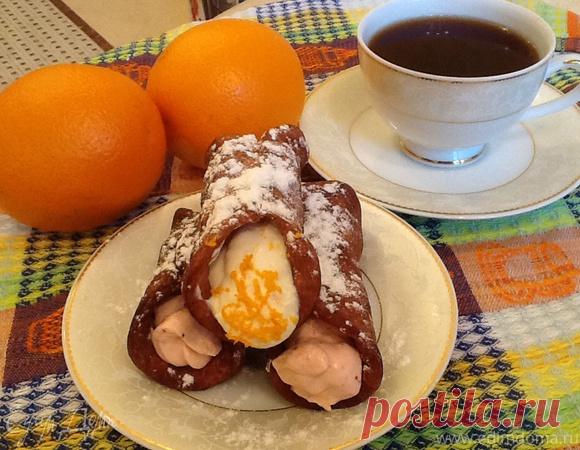 Сицилийские канноли с рикоттой и сливочно-клубничным кремом (Сannoli siciliani). Ингредиенты: мука, сливочное масло, сахар