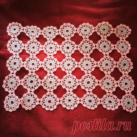 Салфетка-дорожка. Новая,связана крючком из хлопковой пряжи. Недорого -490р. Заказывайте.
