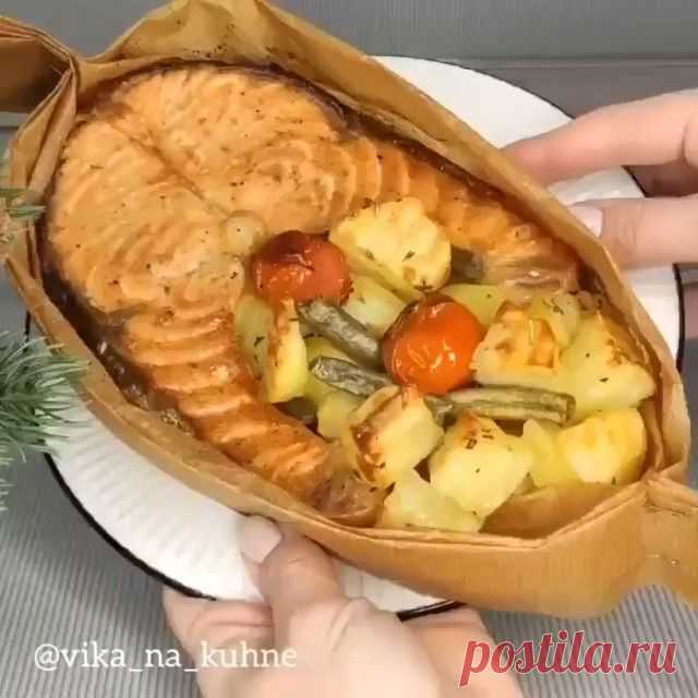 Добрый день, друзья! Сегодня делюсь с вами идеей вкусного и полезного ужина!

БЛАГОДАРЯ ВАШЕЙ ПОДДЕРЖКЕ В ВИДЕ ЛАЙКА И КОММЕНТАРИЯ, РЕЦЕПТ УВИДИТ БОЛЬШЕ ЛЮДЕЙ. СПАСИБО!

ВКУСНЫЙ УЖИН ДЛЯ ВАС

Перед таким точно никто не устоит!

НЕ ЗАБУДЬТЕ СОХРАНИТЬ.

Количество ингредиентов указано для двух порций.
_____________________________
* Стейк сёмги/форели - 2 шт (у меня 2 шт 650 гр)
* Соевый соус - 1,5- 2 ст.л.
* Горчица дижонская - 0,5- 1 ч.л.
* Мускатный орех - на к...