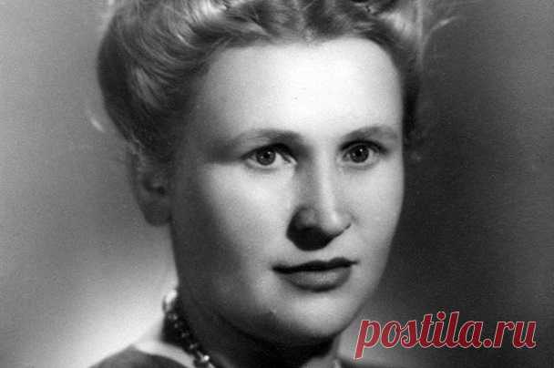 Анна Филоненко: как в жизни рожала разведчица, ставшая прототипом радистки Кэт Далеко не все семейные пары советских разведчиков-нелегалов осмеливались обзаводиться детьми. С одной стороны дети могли привести к провалу, но с другой – они обеспечивали более доверительное отношение. Однако если супруги все же больше склонялись к последнему доводу, женщинам было очень трудно не выдать себя во время родов.